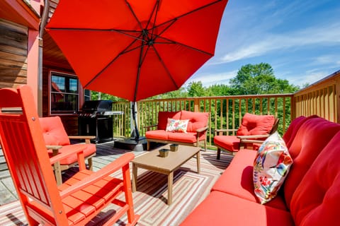 10 Mi to Mt Snow! Grand Estate Built to Entertain House in Wilmington