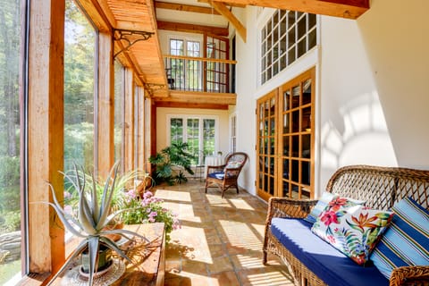 10 Mi to Mt Snow! Grand Estate Built to Entertain House in Wilmington