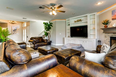 Waterfront Lake Conroe Home w/ Pool Access! House in Lake Conroe