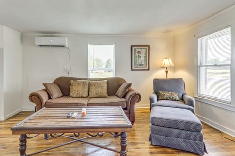 Lake Days, BBQs & Fireside Nights: Afton Retreat House in Ozark Mountains