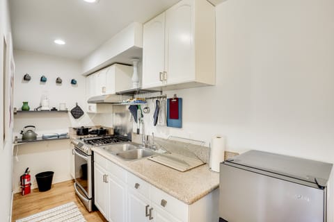 Explore SoCal! Cozy Retreat Near Disney & Beaches Apartment in Fountain Valley