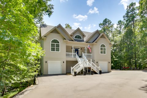 3 Mi to Pickwick Lake: Spacious Family Getaway House in Pickwick Lake