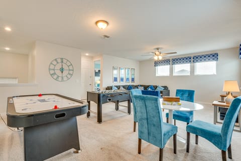 Home Near Theme Parks in Kissimmee: Family Perks! House in Four Corners