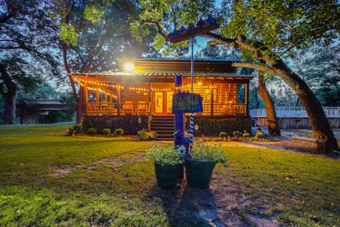 Private Pool: Fun Riverfront Retreat in Hamilton! House in Rio Grande