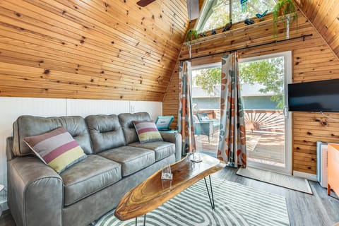 Cozy Cabin w/ Deck & Boat Launch Access in Lampe! House in Table Rock Lake