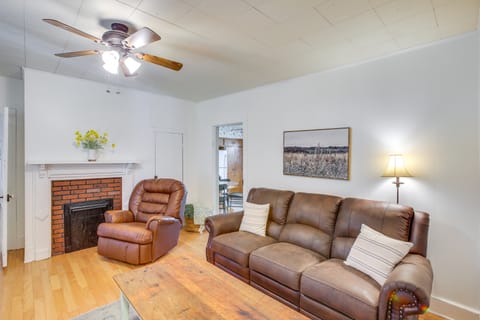 Home 9 Mi to Dtwn Springfield w/ Porch & Yard! House in Tennessee