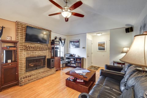 4 Blocks to AT&T Stadium: 'Ent. Central Too!' Apartment in Arlington