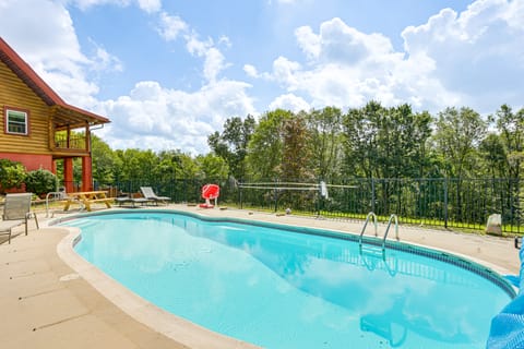 Hot Tub & Seasonal Pool! Deep Creek Group Getaway House in Garrett County