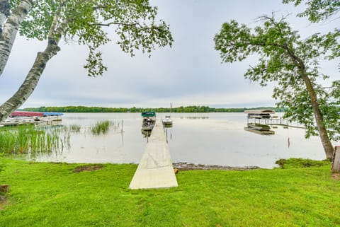 Boat Dock, BBQ & Fireside Fun: Clam Lake Cabin House in Wisconsin