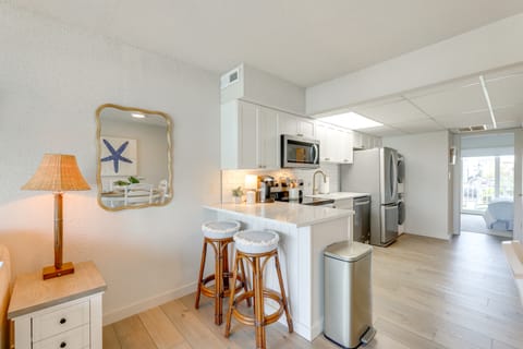 Walk to Ocean City Beach: Shoreside Gem w/ Balcony Apartment in Ocean City