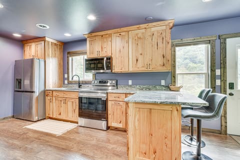 Hike, Fish & Relax: Kickapoo River Cabin! House in Iowa