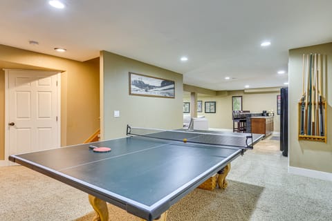 Game Room, Home Gym & Deck: Littleton Apartment Apartment in Highlands Ranch