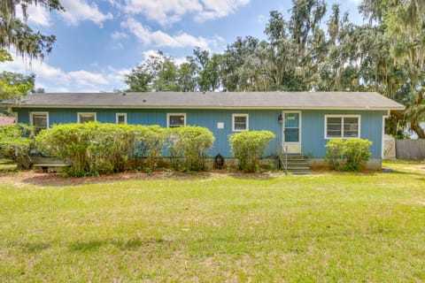 1 Mi to Sands Beach: Walkable Island Home w/ Yard! House in Port Royal