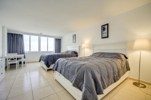 Oceanfront Resort Condo w/ Gym & Waterfront Pool! Apartment in Sunny Isles Beach