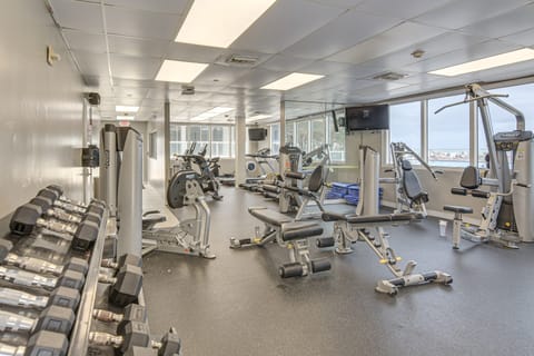 Oceanfront Resort Condo w/ Gym & Waterfront Pool! Apartment in Sunny Isles Beach