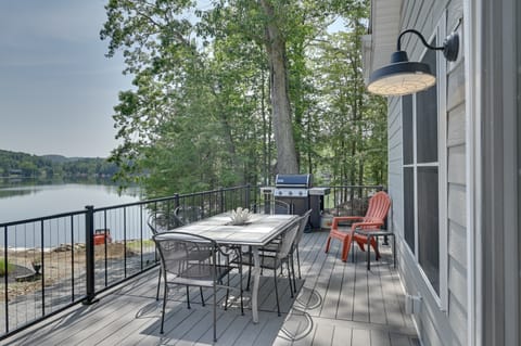 Ski, Skate & Get Cozy Fireside: Crooked Lake Home House in Capital District, NY, USA