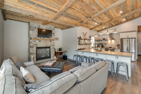 Ski, Skate & Get Cozy Fireside: Crooked Lake Home House in Capital District, NY, USA