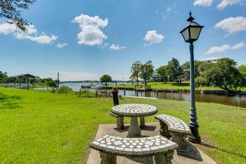 Yard & Dock: Waterfront Group Getaway in Biloxi House in Biloxi
