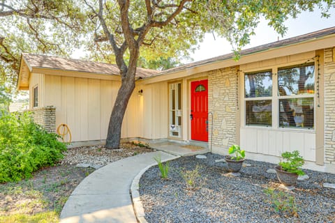 Large Yard: Home 9 Mi to San Antonio River Walk House in San Antonio