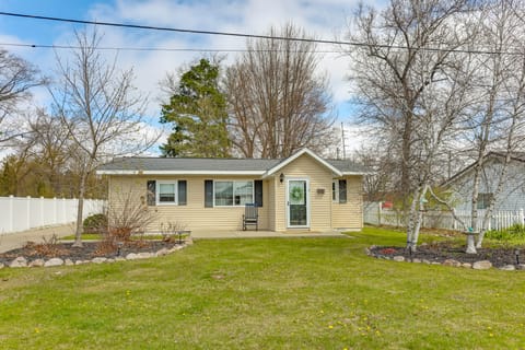 Pet Friendly w/Yard: 1 Mi to Wilson State Park House in Harrison