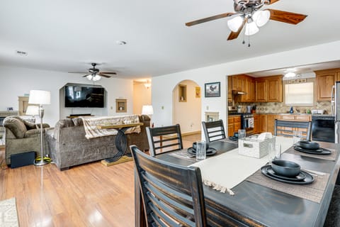 Relaxing Outdoor Spaces: Quiet Wooded Gem in Hardy House in Current River