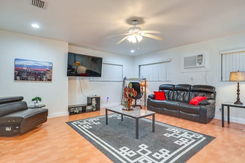 Easy World Cup Getaway < 3 Mi to Hard Rock Stadium House in Miami Gardens