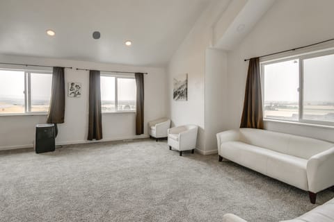 Balcony & Stunning Views: Airy Apt in Idaho Falls Apartment in Idaho