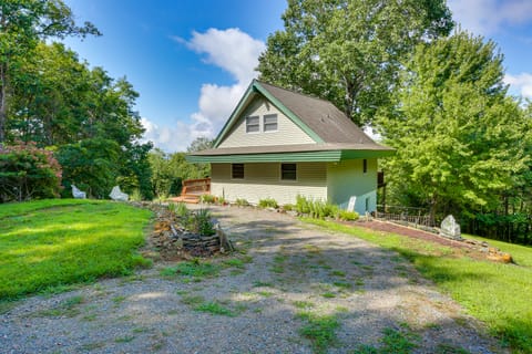 Outdoor Fun w/ Family! Quiet Escape in Zionville House in Watauga