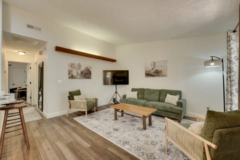 3 Mi to Table Rock Lake: Cozy Cabin in the Woods! House in Table Rock Lake