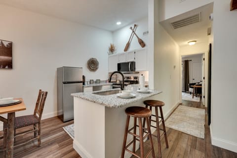 3 Mi to Table Rock Lake: Cozy Cabin in the Woods! House in Table Rock Lake