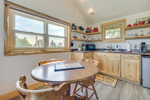 Montana Mountain Getaway: Deck & Amazing Views House in Idaho