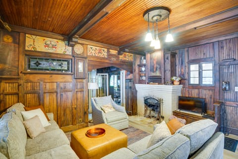 Historic Lakefront Home w/ Dock on Green Lake! House in Wisconsin