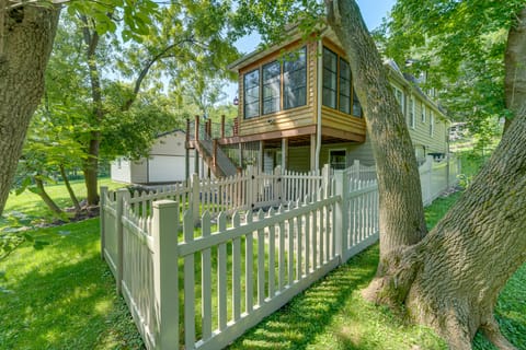 Lake Geneva Family Gem w/ Fenced Dog Run! House in Williams Bay