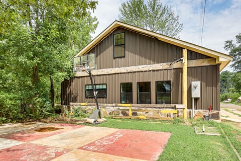 Family Home w/ On-Site Waterfall & Pond in Fulton! House in Arkansas