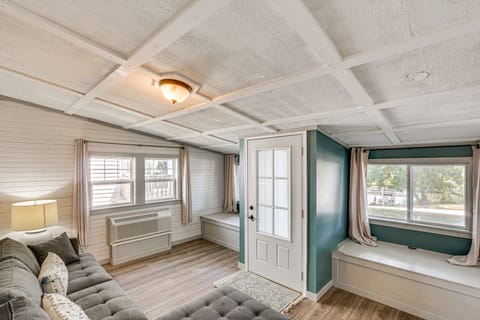 Steps to Water: Lake of the Ozarks Getaway House in Lake of the Ozarks