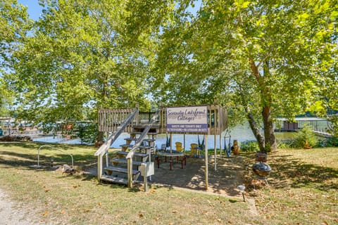 Steps to Water: Lake of the Ozarks Getaway House in Lake of the Ozarks
