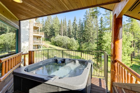 Ski-In/Out, Hot Tub: Spacious Retreat in Whitefish House in Whitefish