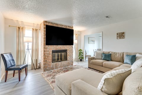 South OKC Home w/ Hot Tub-Game Room: 18 Mi to OU! House in Oklahoma City