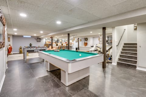 Indoor & Outdoor Entertainment! Luxe Michigan Home House in Clinton Township