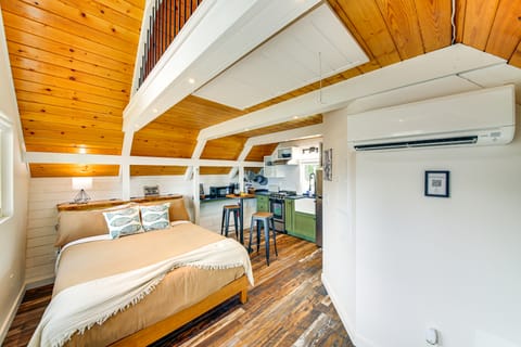 Steps to Sacheen Lake: Cute Studio Cabin w/ Deck Apartment in Washington