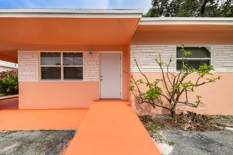 3 Mi to Dania Beach Pier: Convenient Apartment! Apartment in Dania Beach