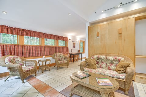 Walk to Water: Outdoor Gem w/ Bunkhouse in Madison House in Madison