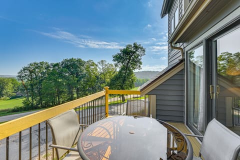 Pet Friendly Galena TH w/ Views & Indoor Pool! Apartment in Iowa