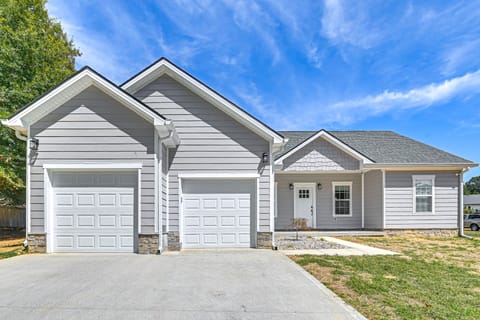 2 Mi to Marina & Lake Cumberland! Newly Built Home House in Lake Cumberland