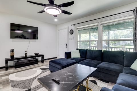 1 Mi to AT&T Stadium: Cozy Family Home w/ Yard! House in Arlington