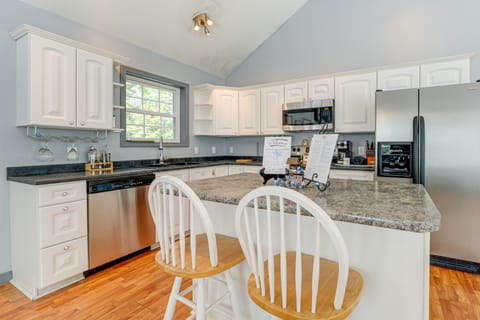 4 Mi to Long Lake! Secluded Haven w/ Fenced Yard House in Naples