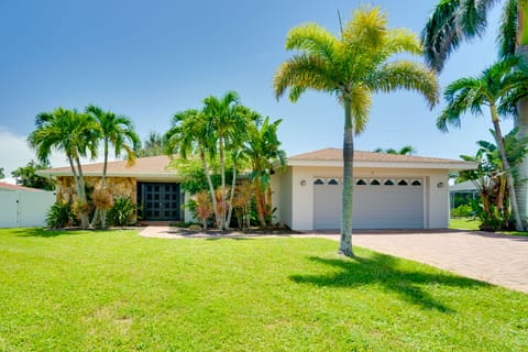 Heated Saltwater Pool < 2 Mi to Yacht Club Beach! House in Cape Coral