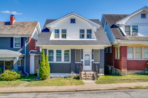 4 Mi to Dtwn: Pet-Friendly Home in Pittsburgh House in Mount Lebanon