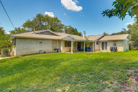 2 Mi to South Texas Medical Center: Home w/ Patio House in San Antonio