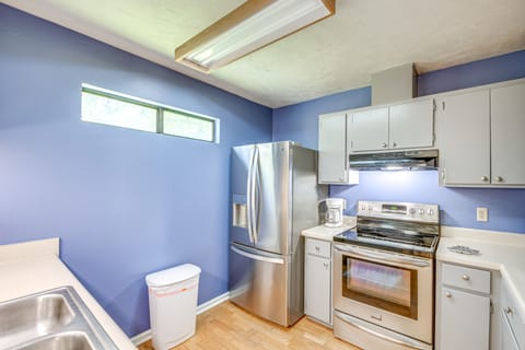 Quiet & Convenient Tallahassee Home, 4 Mi to Lake! House in Tallahassee